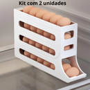 Dois organizadores trabalhando juntos para evitar bagunça e ovos quebrados.