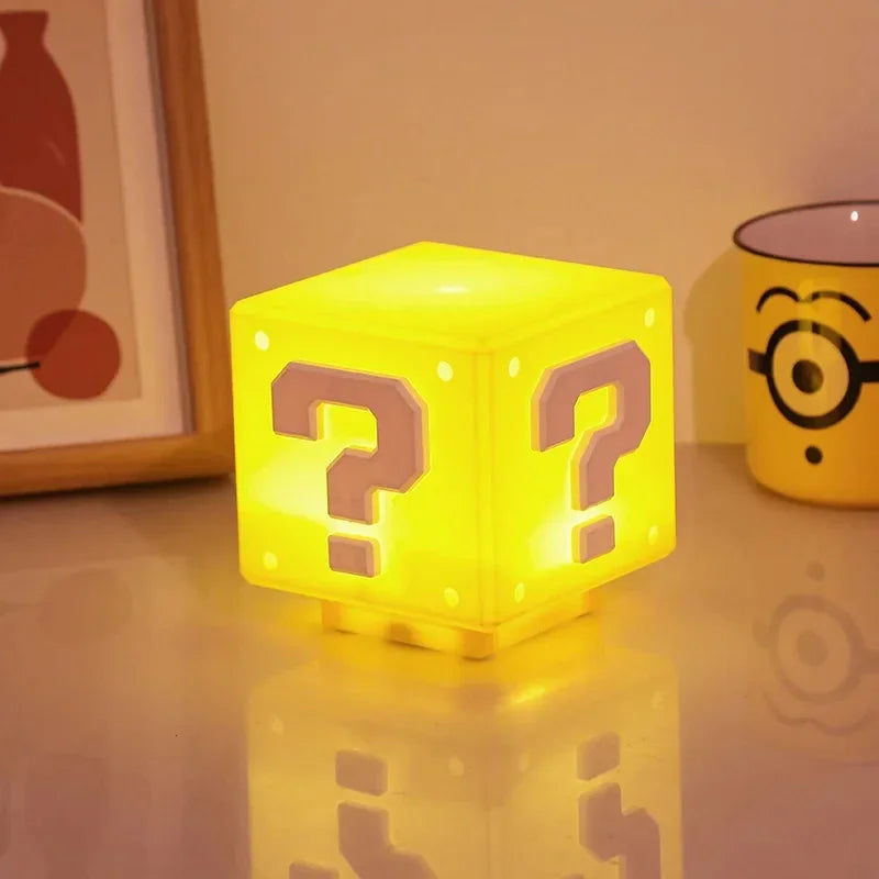 Luminária LED Bloco Mario com Som e USB